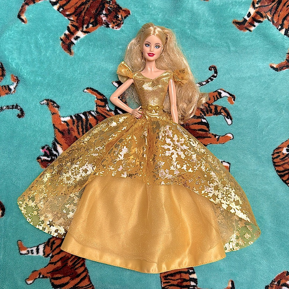⭐️ Barbie ⭐️ Signature 2020 Holiday Barbie Doll Gold Dress